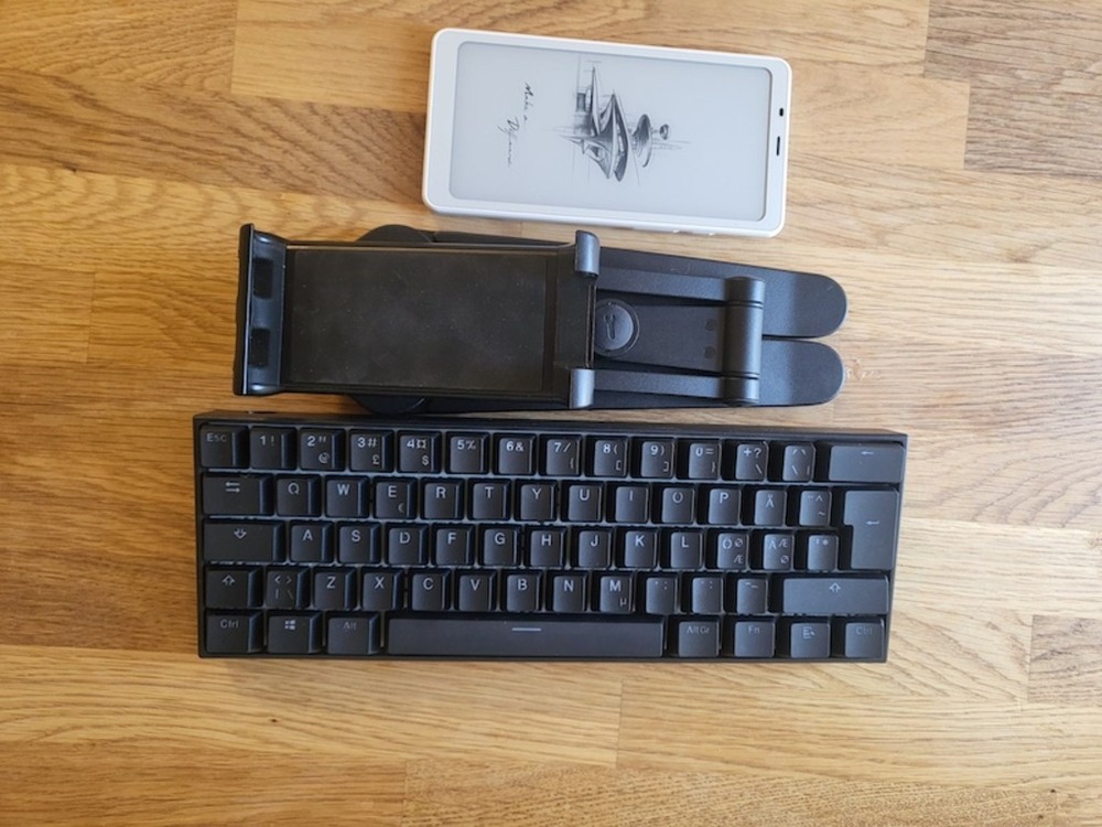 Onyx Boox Palma writing setup flatlay